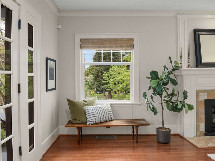 Property Photo:  1423  Nob Hill Avenue N  WA 98109 