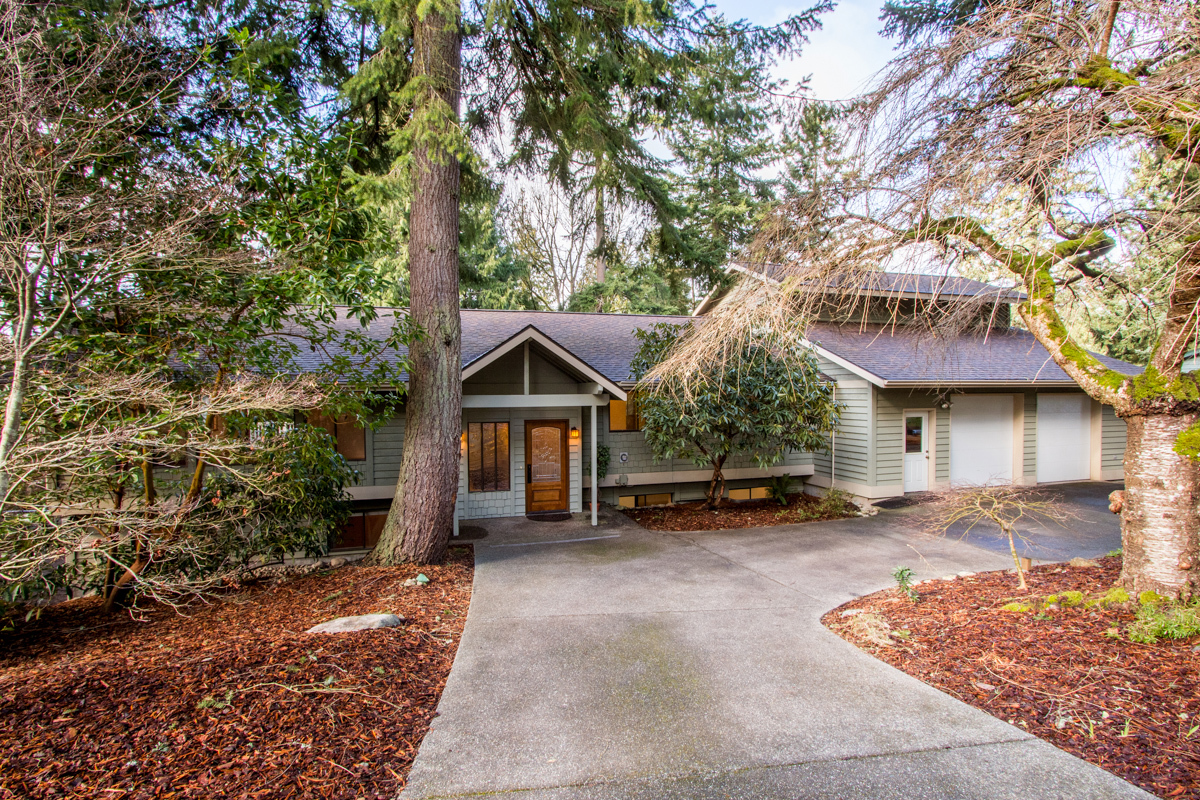 Property Photo:  12659 Crown Dr NE  WA 98110 