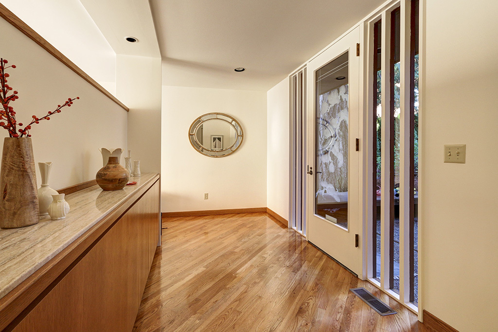 Property Photo: Foyer 4735 West Mercer Way  WA 98040 