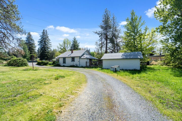 Property Photo:  2024 Williams Highway  OR 97527 