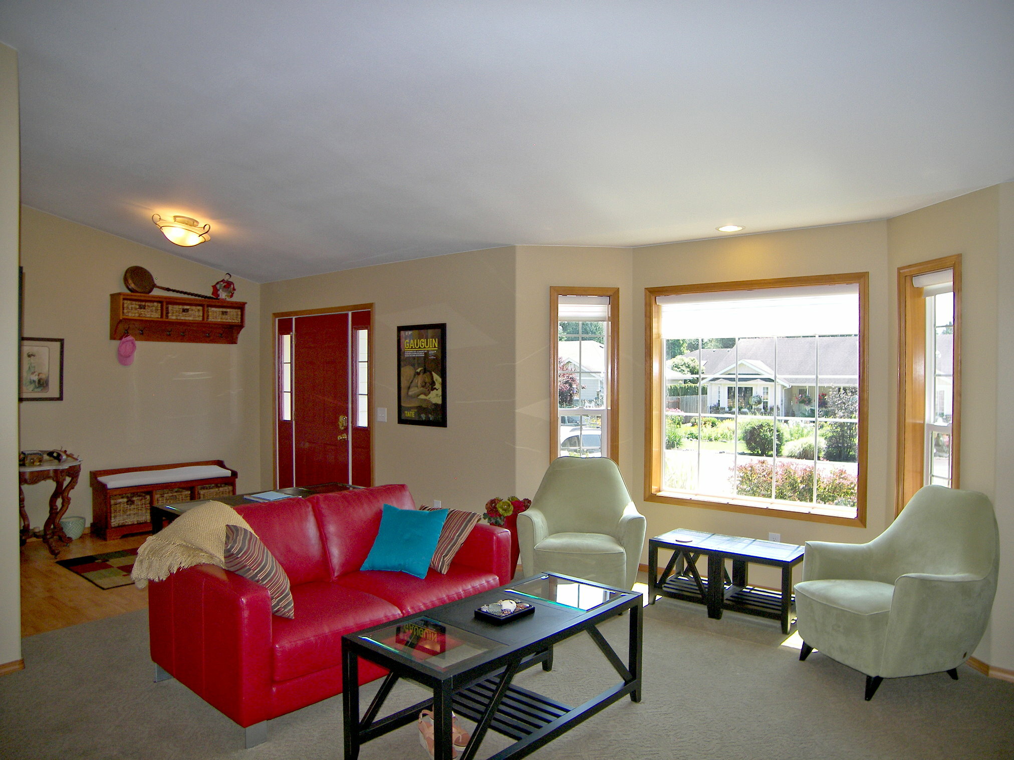 Property Photo: Foyer 712 W Del Ray Dr WA 98264