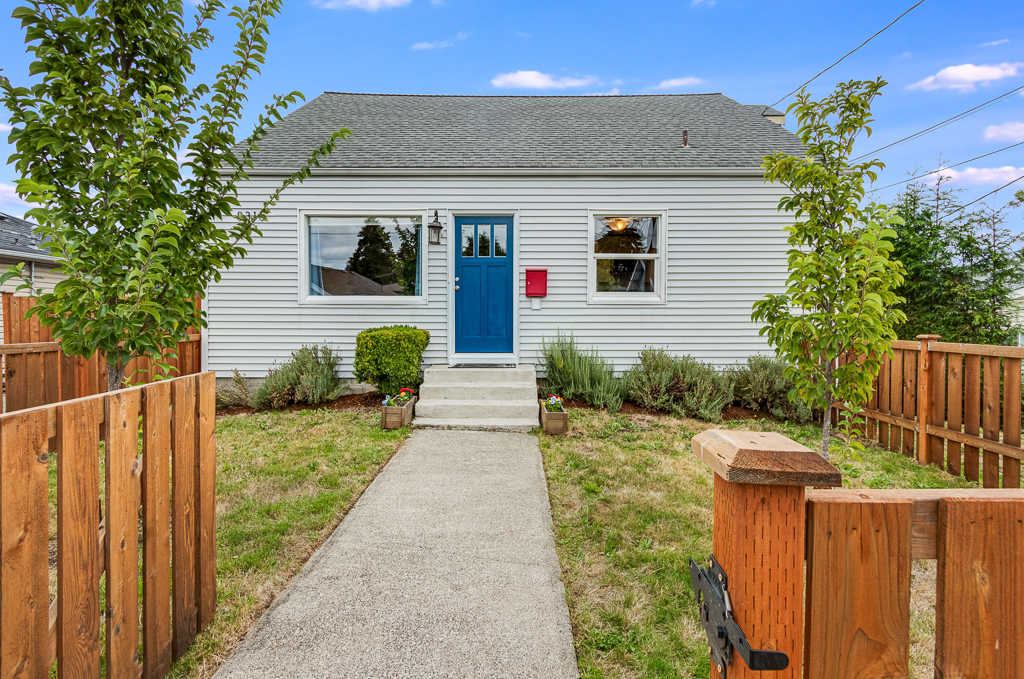 Property Photo:  8316 49th Avenue S  WA 98118 