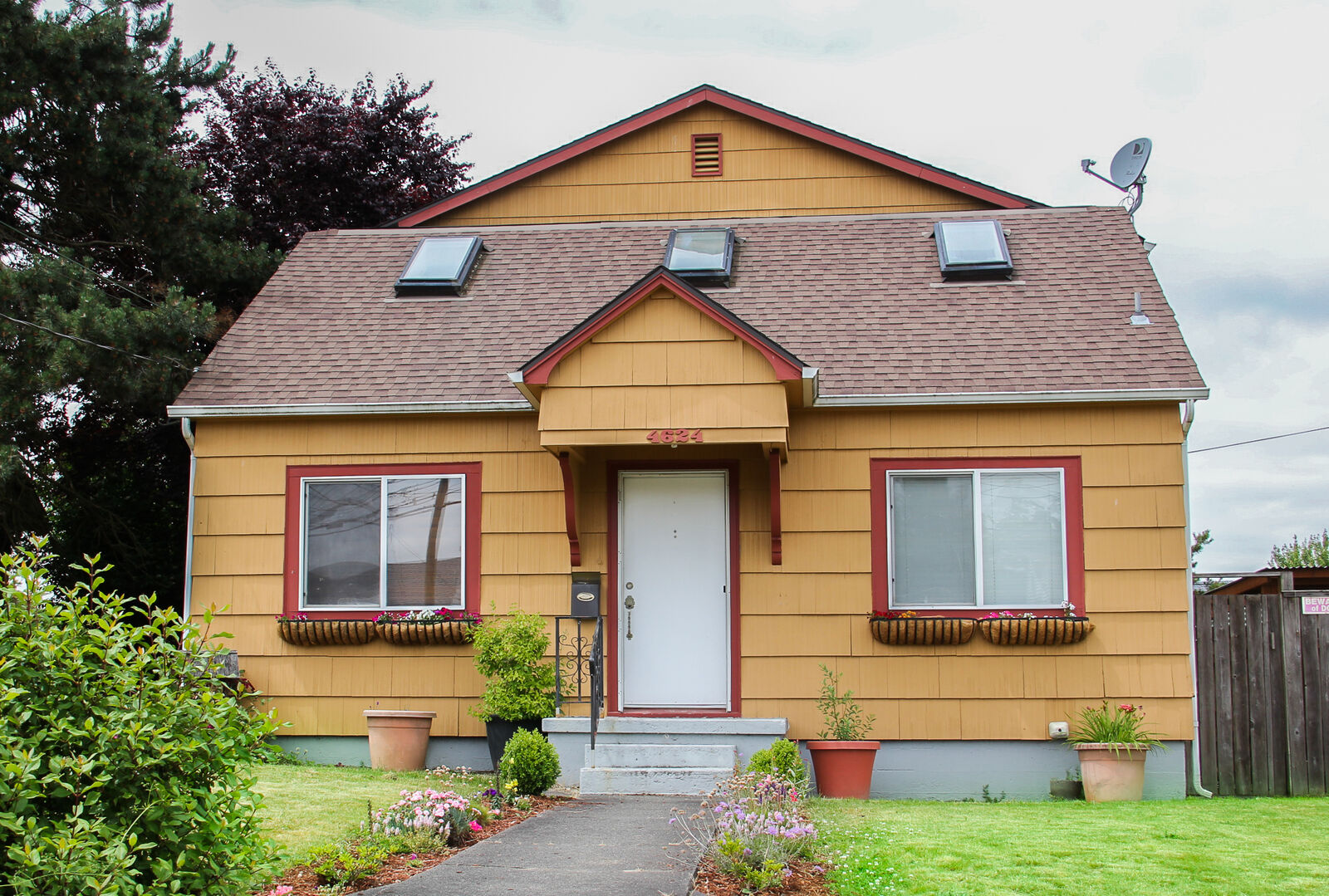 Property Photo:  4624 E B St  WA 98404 