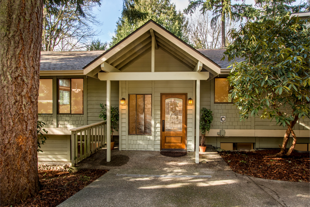 Property Photo:  12659 Crown Dr NE  WA 98110 