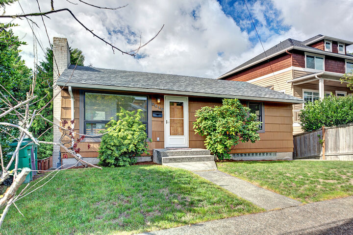 5615 40th Ave NE  Seattle WA 98105 photo