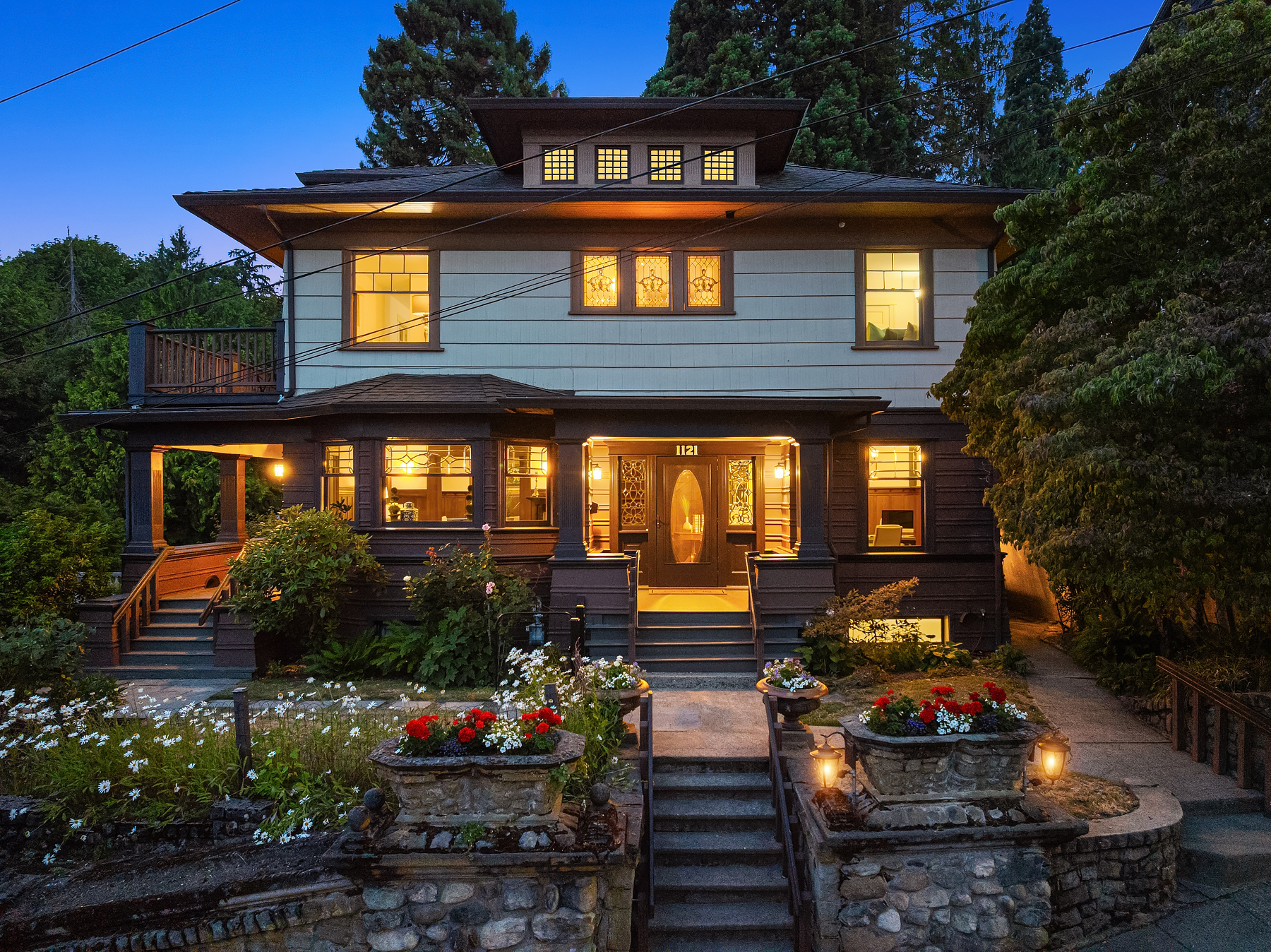 Property Photo:  1121  Grand Avenue  WA 98122 