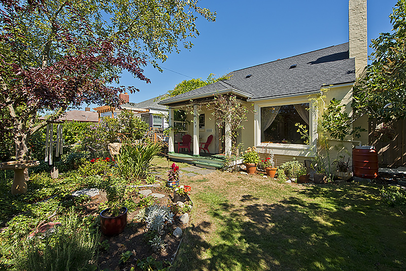 Property Photo:  8348 Jones Ave NW  WA 98117 