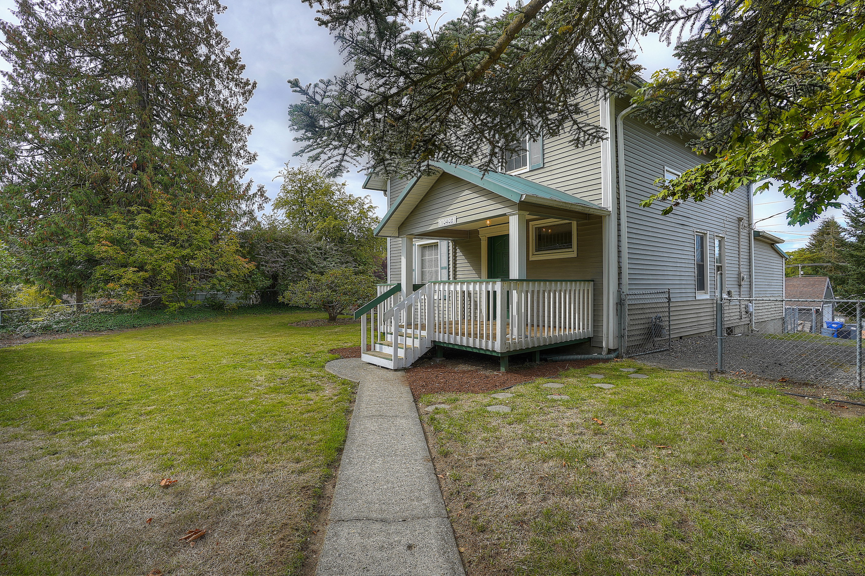 Property Photo:  10402 Park Ave S  WA 98444 