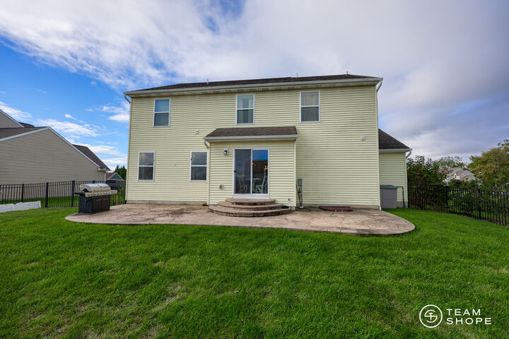 Property Photo: 12 Pembrooke Lane PA 17003