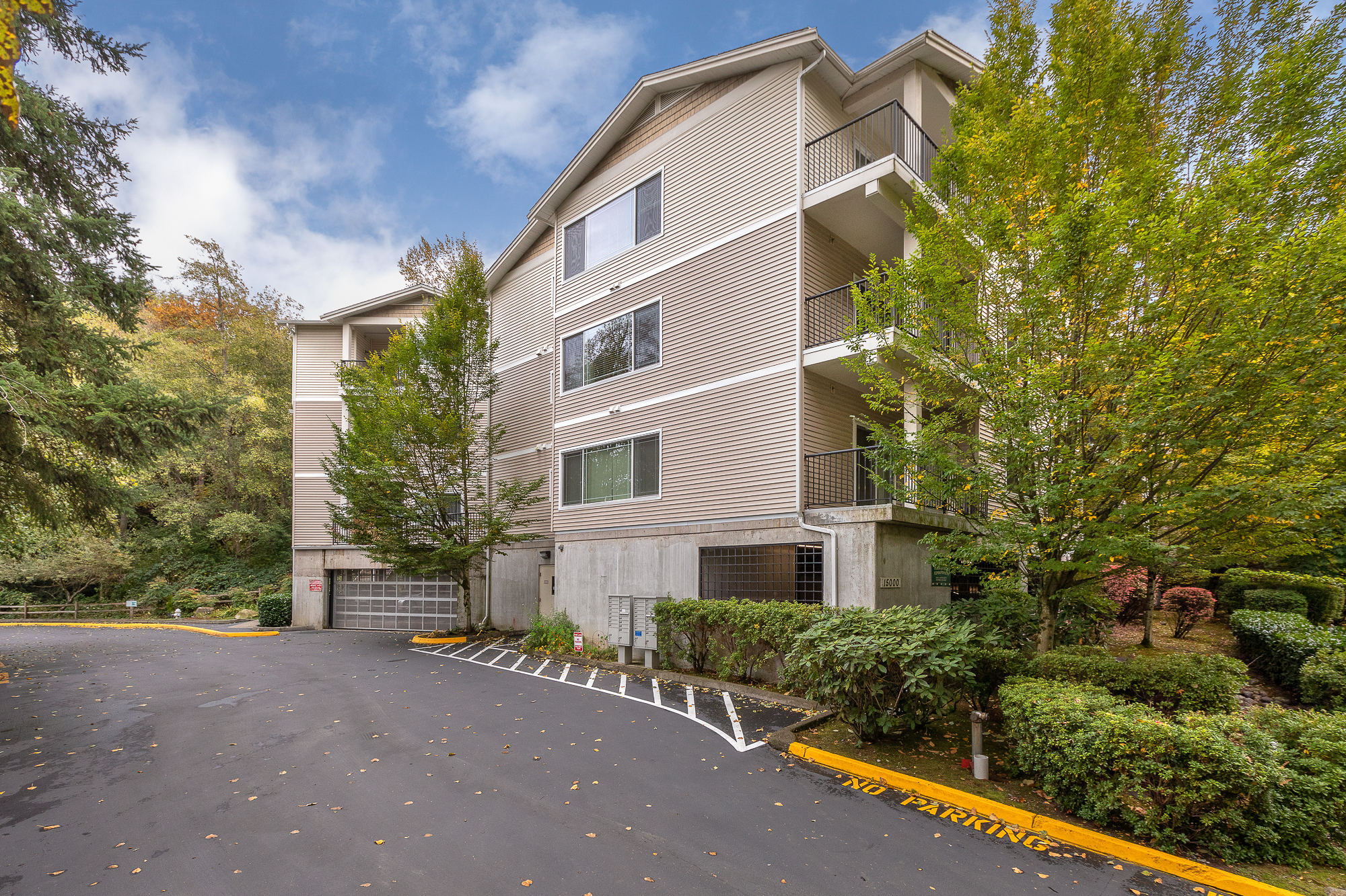 Property Photo: 15000 Juanita Drive NE 304 WA 98028
